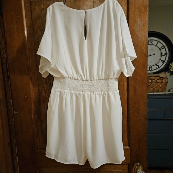 Dokotoo Women's L White Romper Jumpsuit Summer VNeck Short Ruffle Sleeve Smocked - Picture 4 of 9